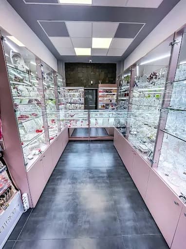 Vitrine cu cristal Bohemia și argint în magazin