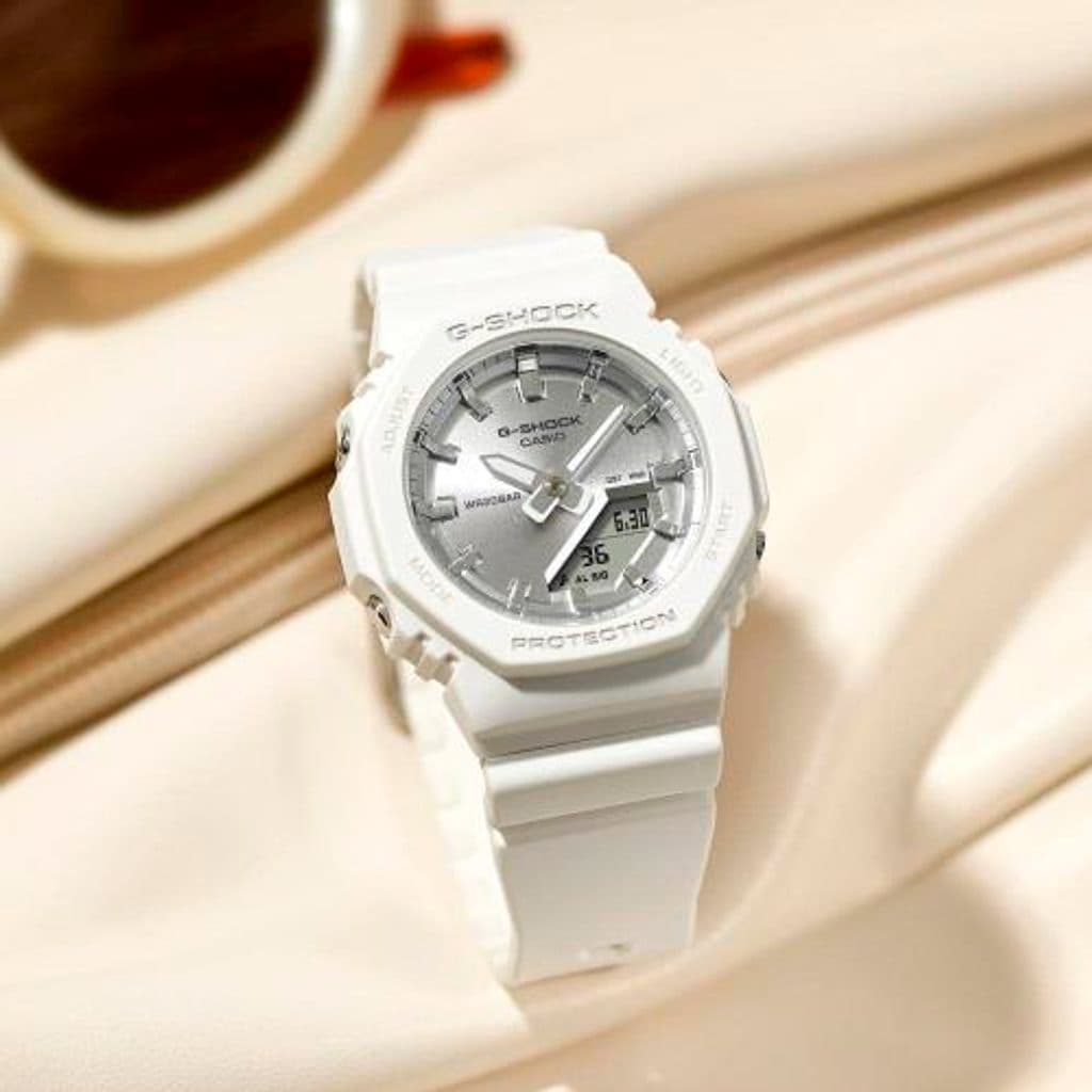 Дамски часовник Casio G-Shock - GMA-P2100VA-7AER